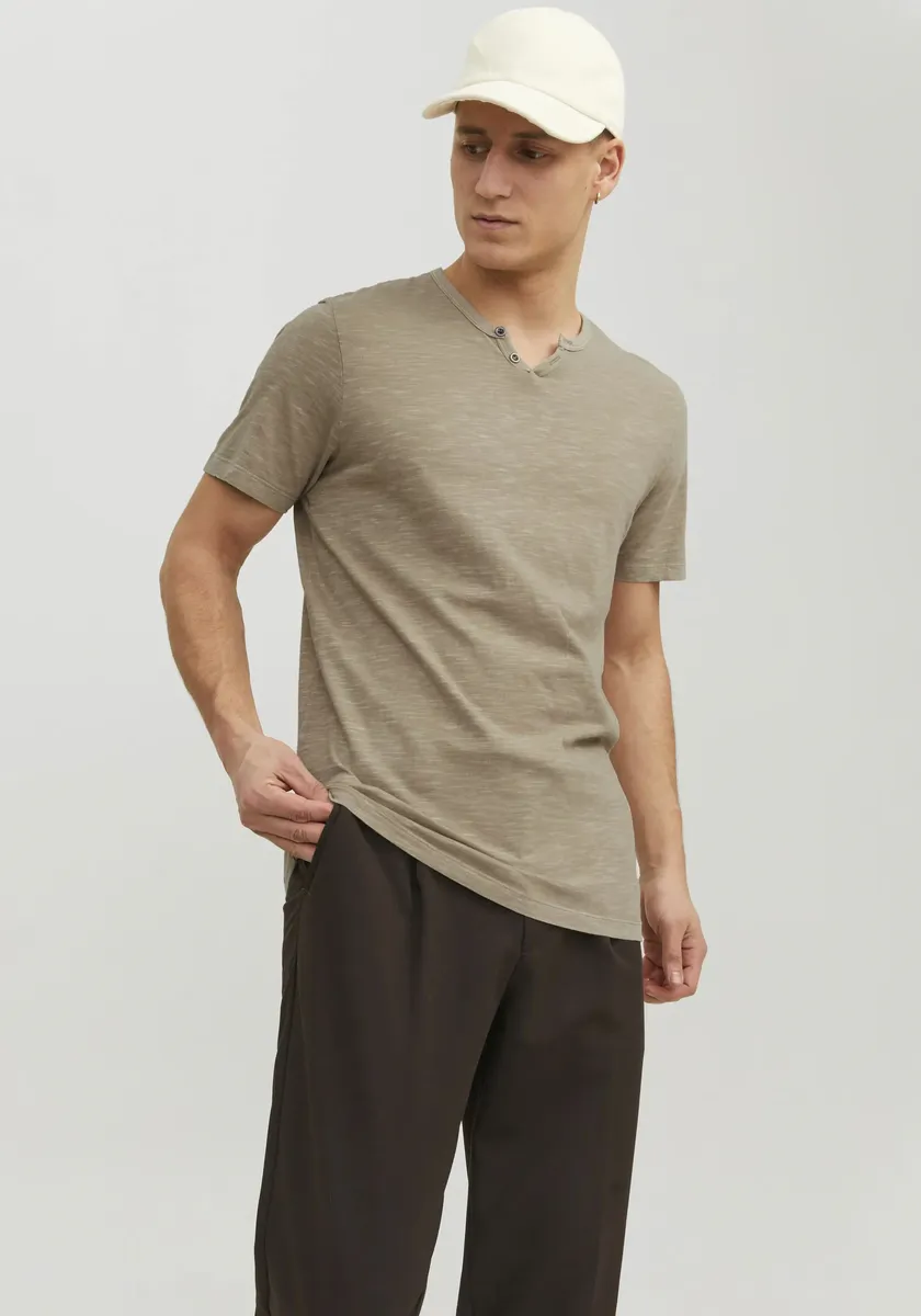 

Футболка Jack & Jones "JJESPLIT NECK TEE SS NOOS", цвет Crockery