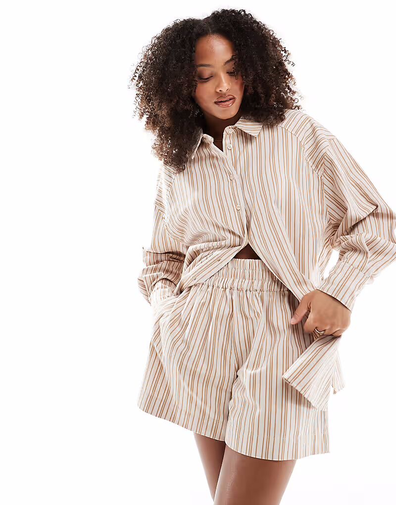 

Короткий А-образный комбинезон ASOS DESIGN в коричневую полоску