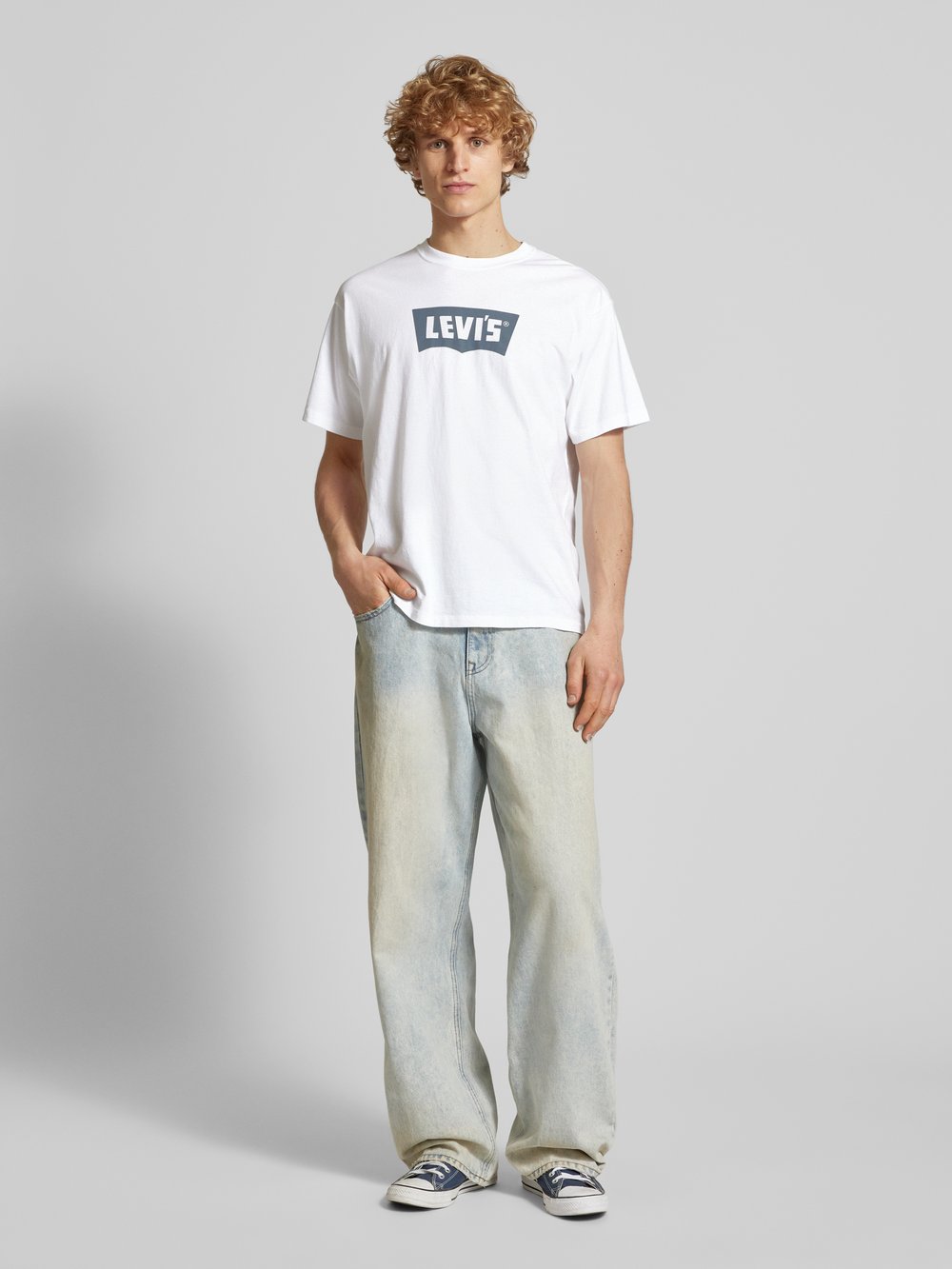 

Футболка с этикеткой Levi's, белый