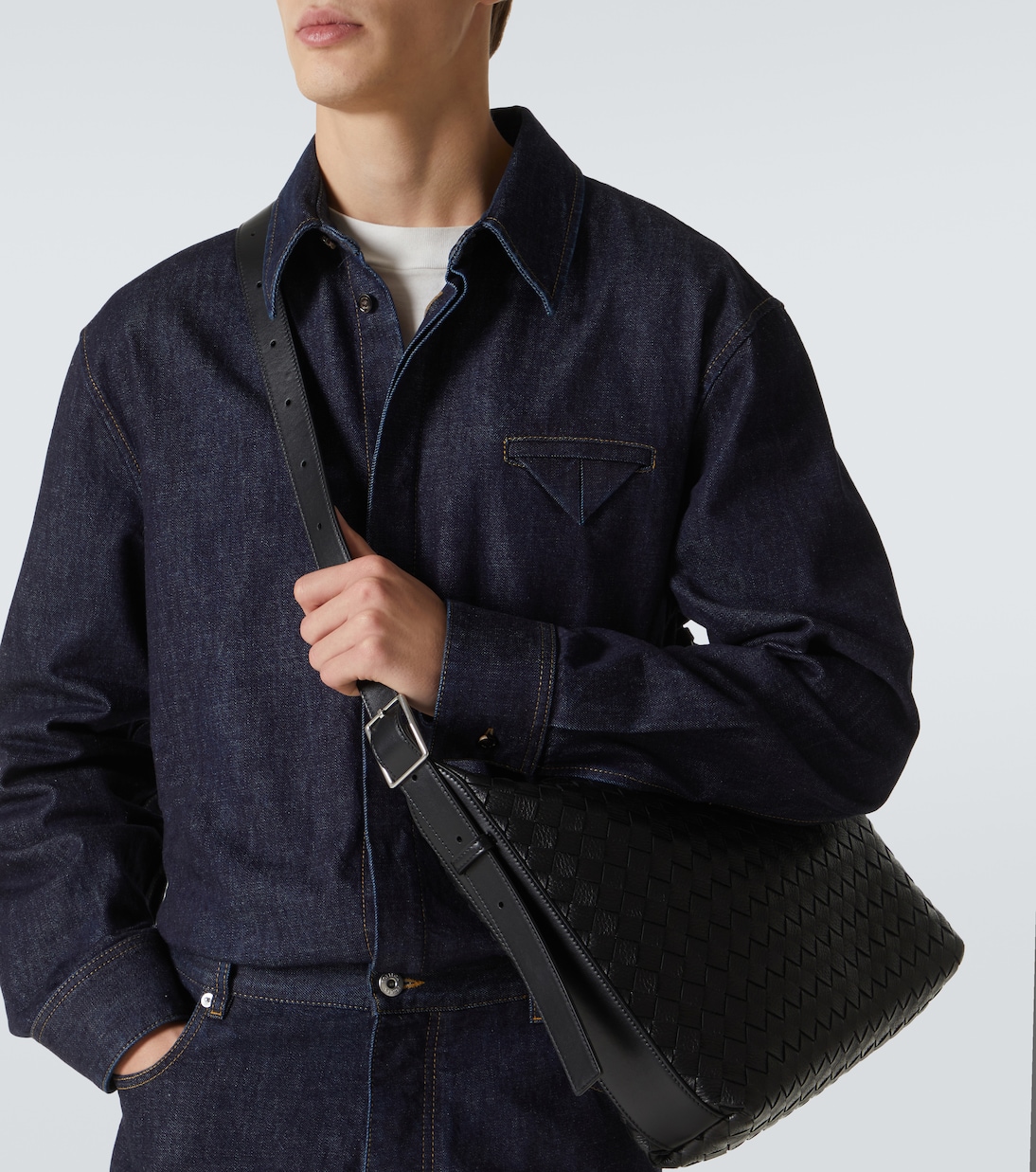 Путешественник Маленькая кожаная сумка через плечо Intreccio Bottega Veneta, Black-Silver — фото 3