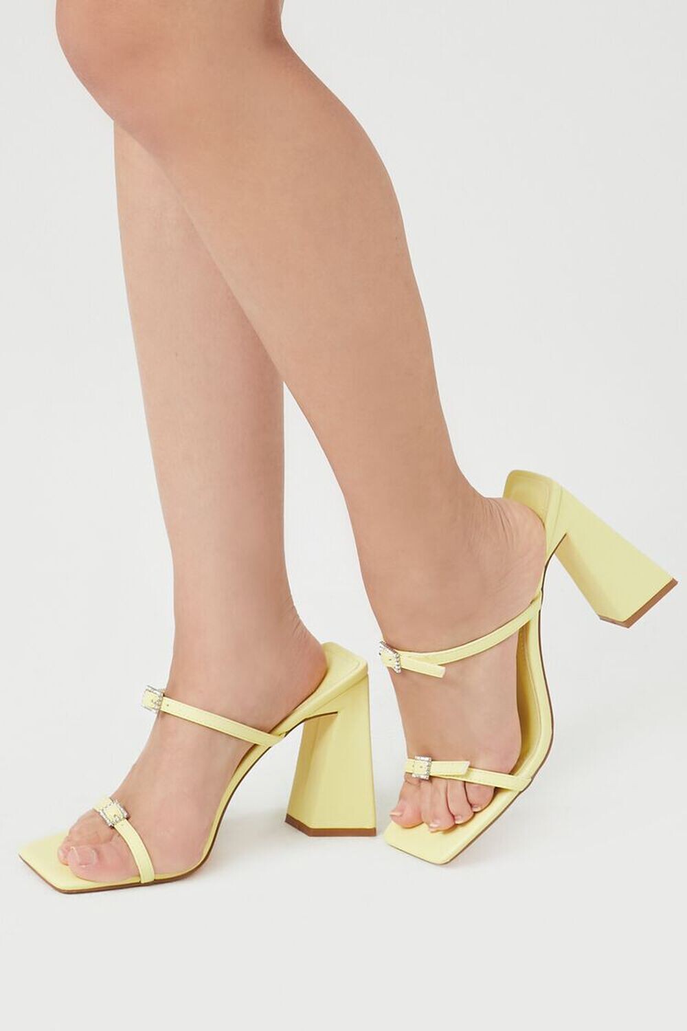 

Туфли на блочном каблуке со стразами и пряжкой Forever 21, желтый