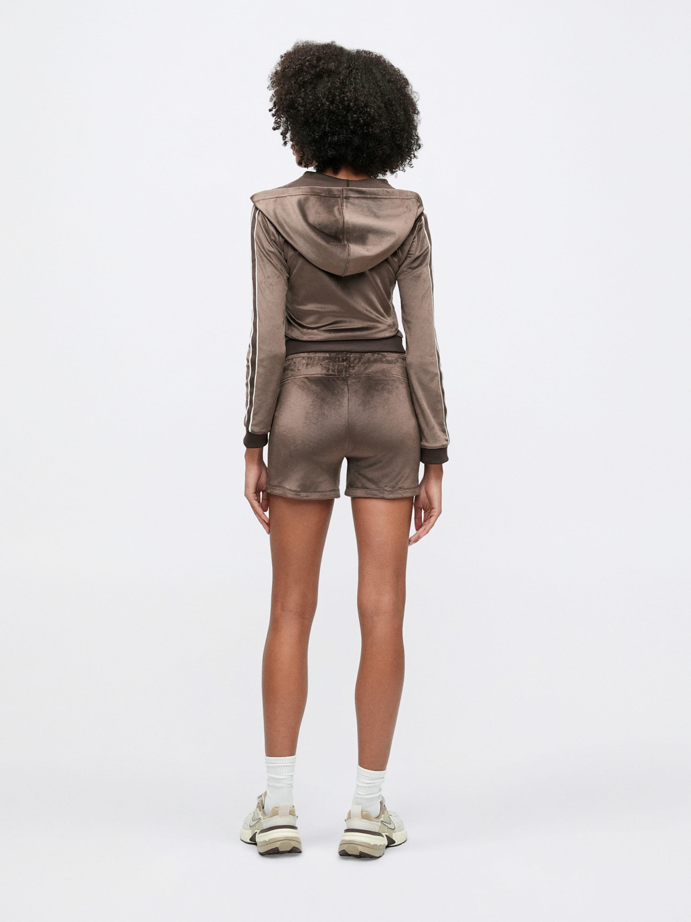 Nike Sportswear Шорты Regular в цвете Brown, Cappuccino, Dark Brown — фото 3