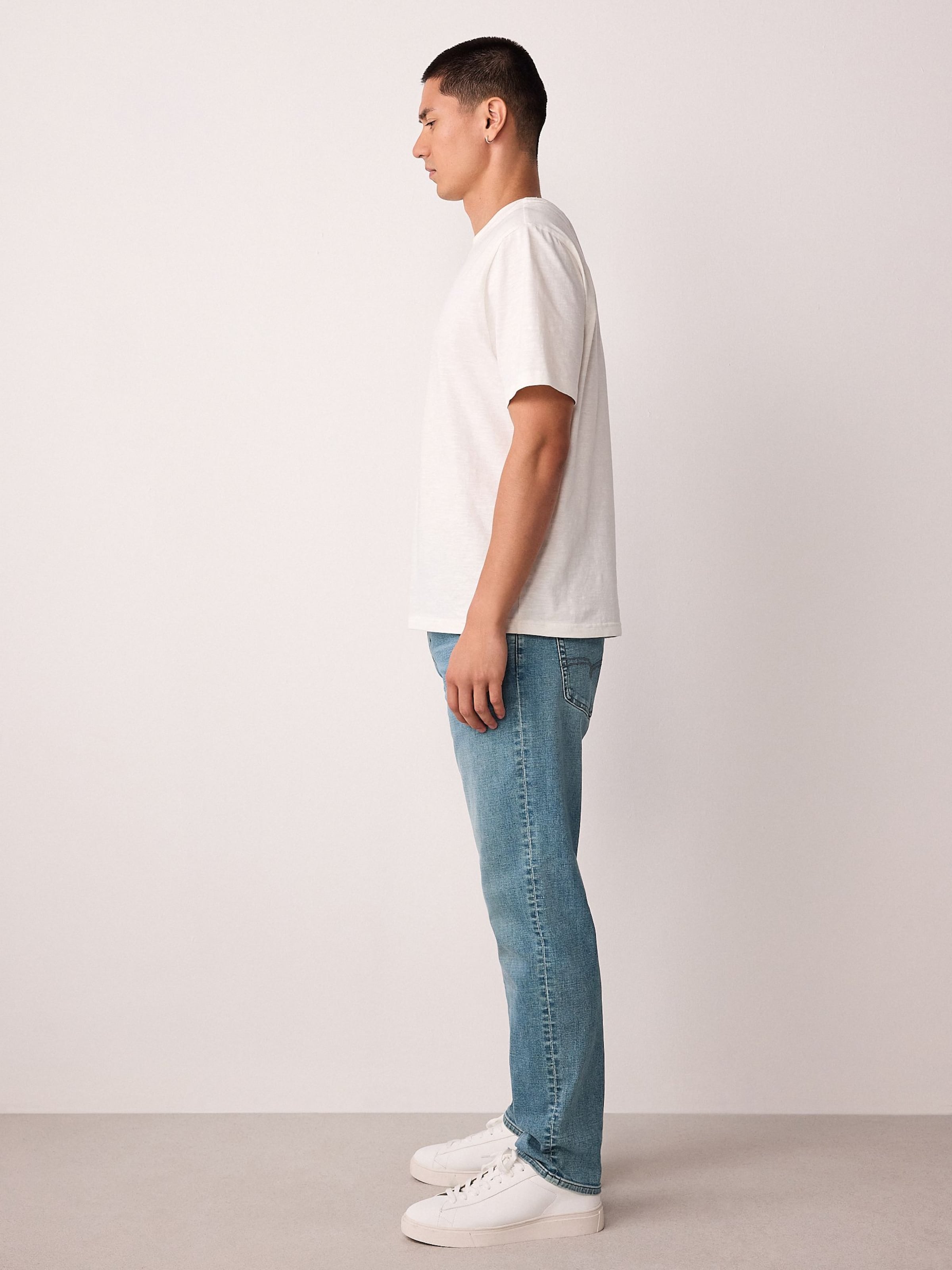 Next Джинсы Slim fit в светло-голубом цвете — фото 4
