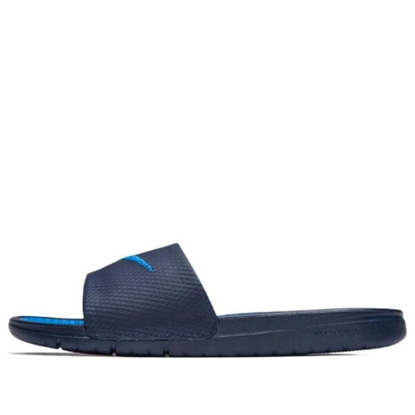 

Тапочки benassi solarsoft slide sports slippers black blue Nike, черный