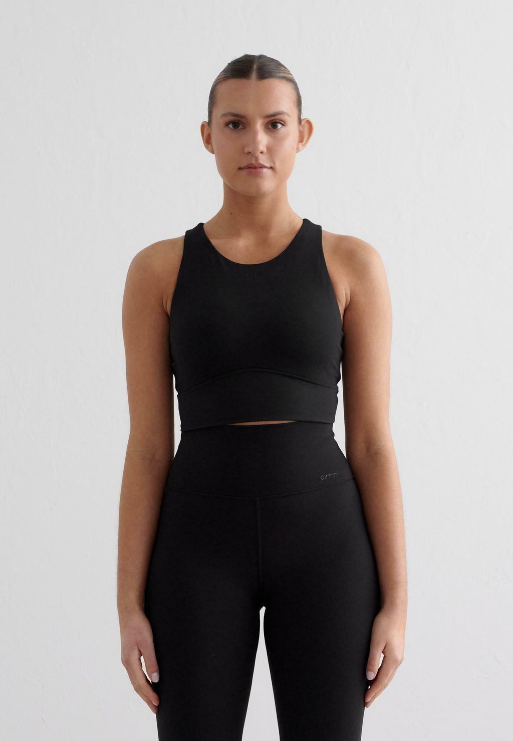 

Спортивный бюстгальтер с легкой поддержкой aim’n, черный