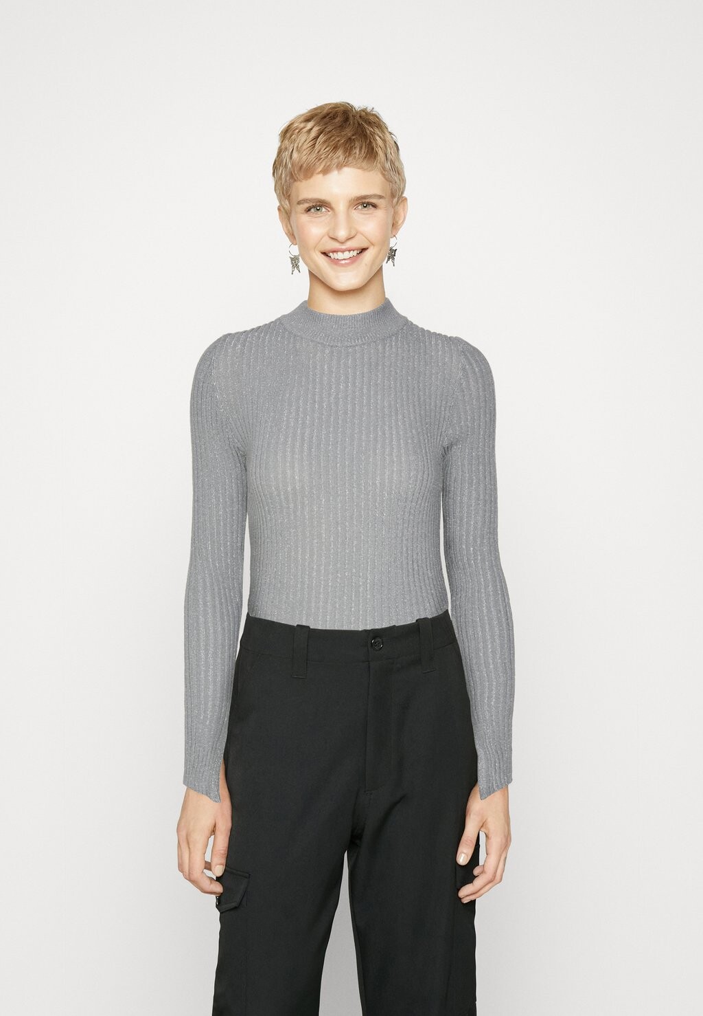 

Вязаный свитер Gina Tricot, вереск серый