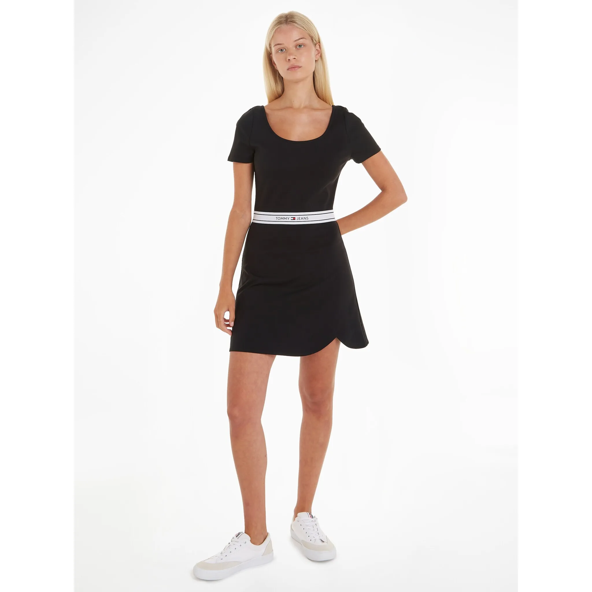 

Платье-блузка Tommy Jeans "TJW LOGO TAPE FIT & FLARE EXT", с флагом Tommy Jeans, черный