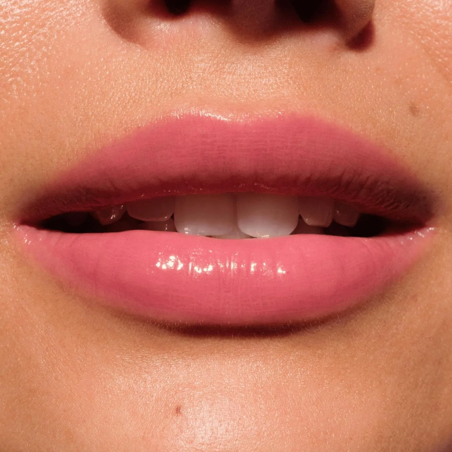 Блестящий бальзам для губ «Butter Drippin' Glossy Lip Balm» от Catrice Catrice, 030 Butter Together — фото 3
