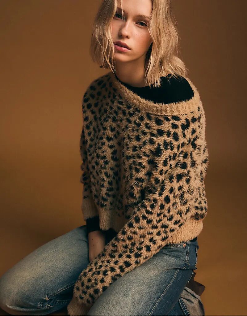 

Вязаный свитер Stradivarius из искусственного меха бежевого цвета