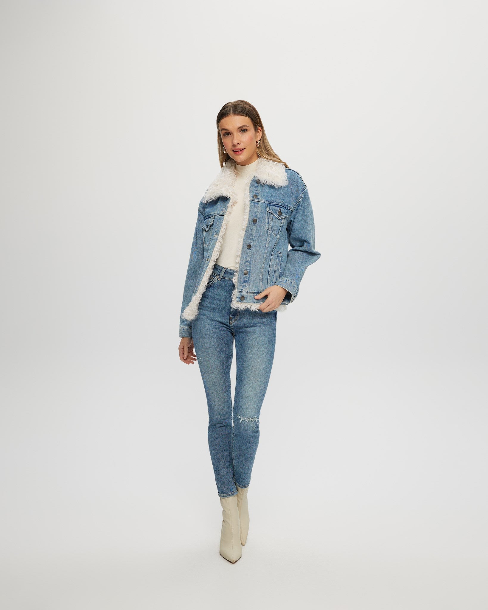 

Джинсовая куртка с отделкой из отборной овчины Gorski, цвет denim/white