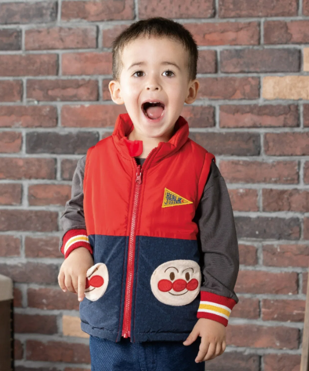 Детский реверсивный жилет с аппликацией Anpanman, красный