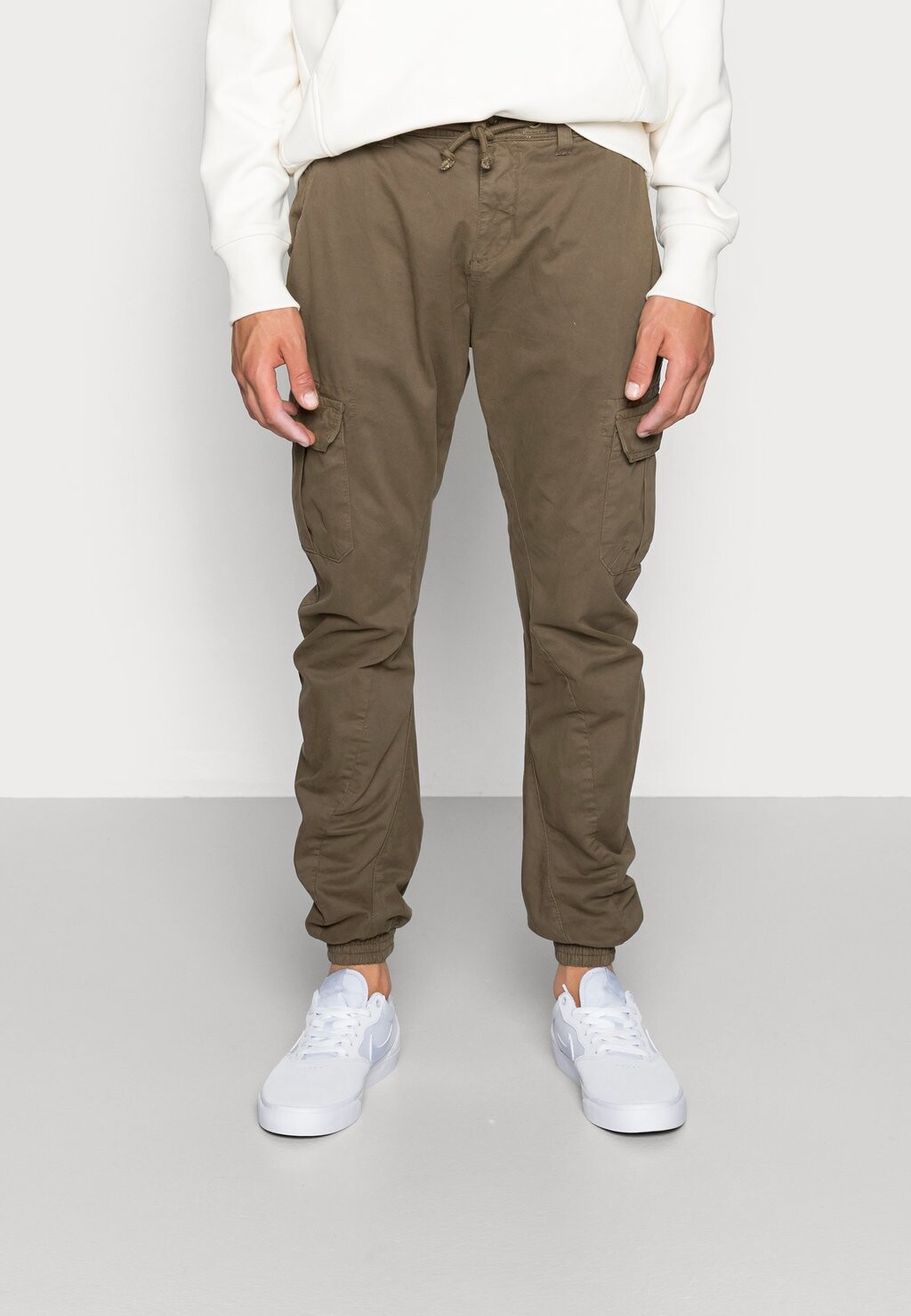 

Брюки карго CARGO JOGGING PANTS Urban Classics, оливковый, Зеленый, Брюки карго CARGO JOGGING PANTS Urban Classics, оливковый