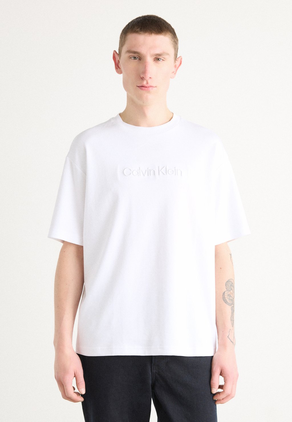 

Футболка с принтом FASHION LOGO TEE Calvin Klein, белый