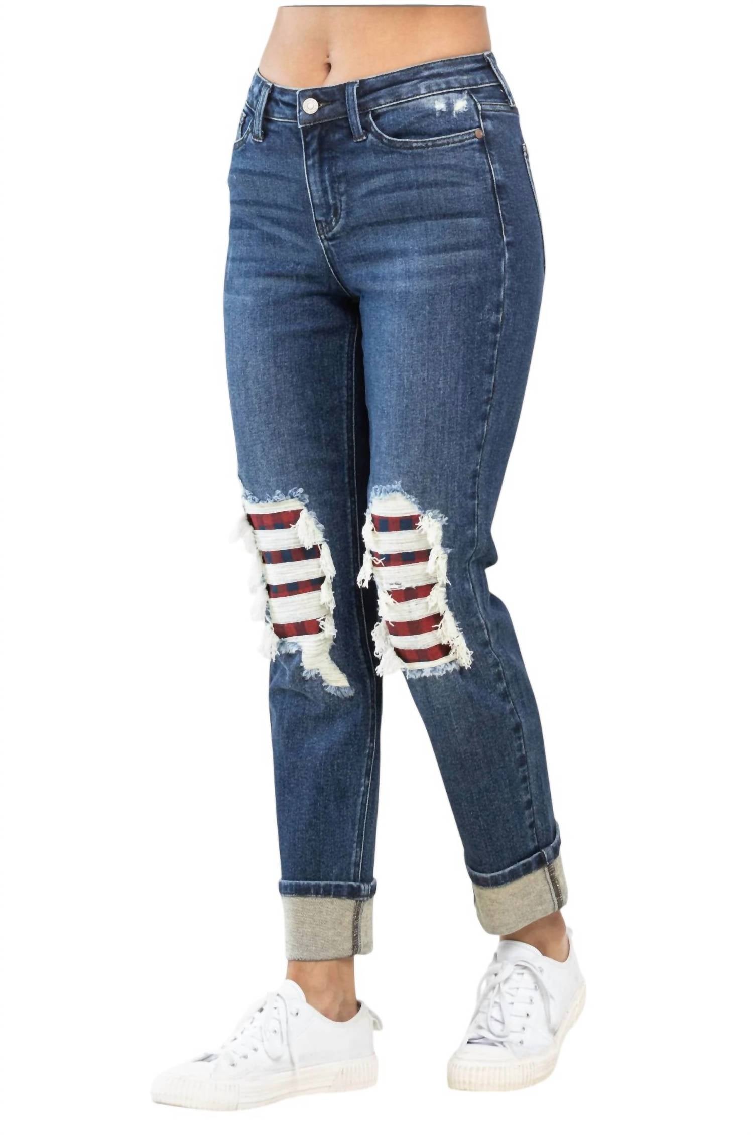 

Джинсы бойфренда в клетку Buffalo Plaid с рваными коленями, средне-синего цвета Judy Blue