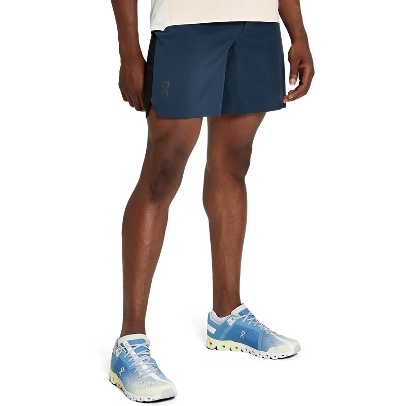 

Легкие шорты м On, черный