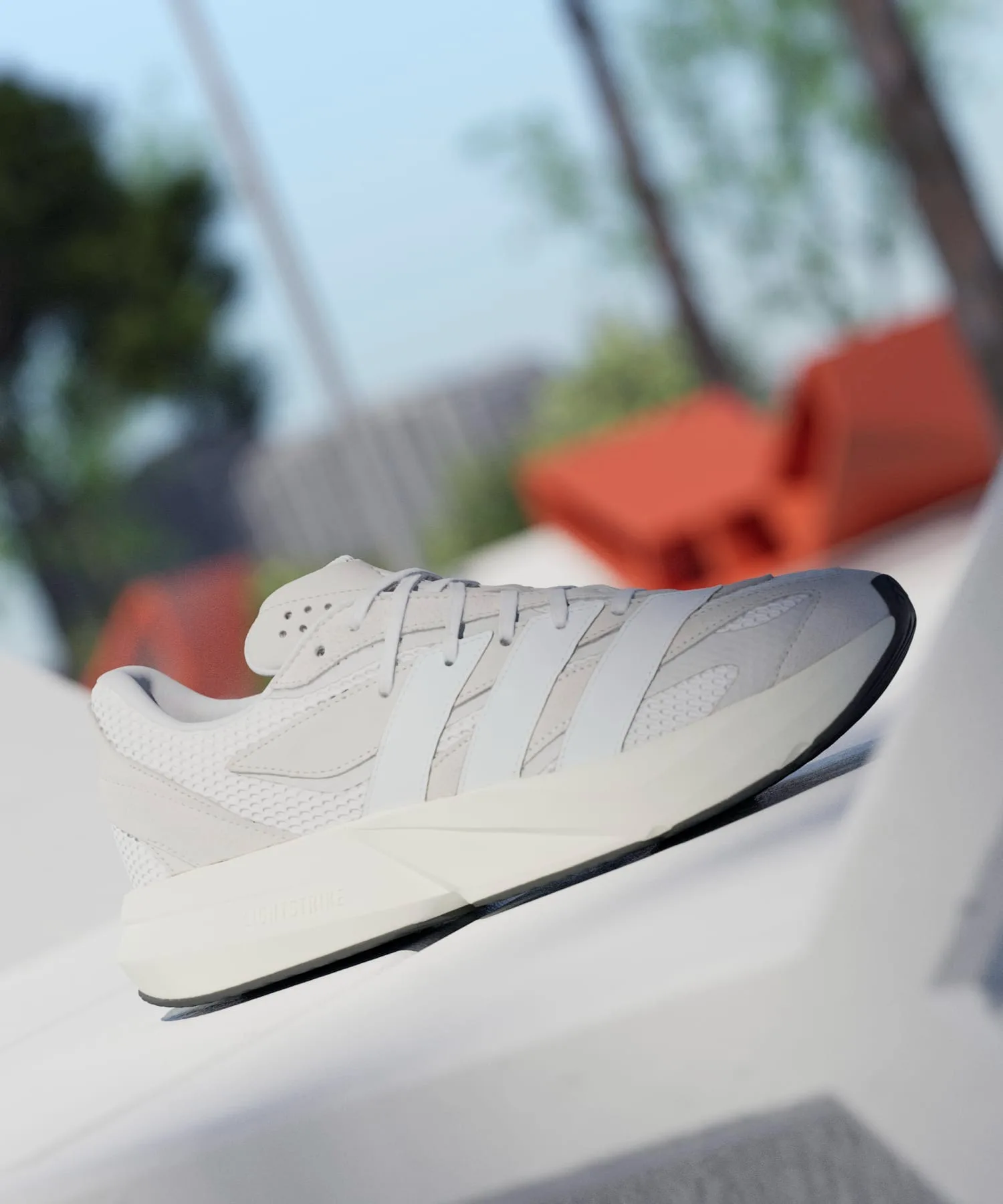 Кроссовки для бега и спорта Lightblaze adidas белые — фото 2