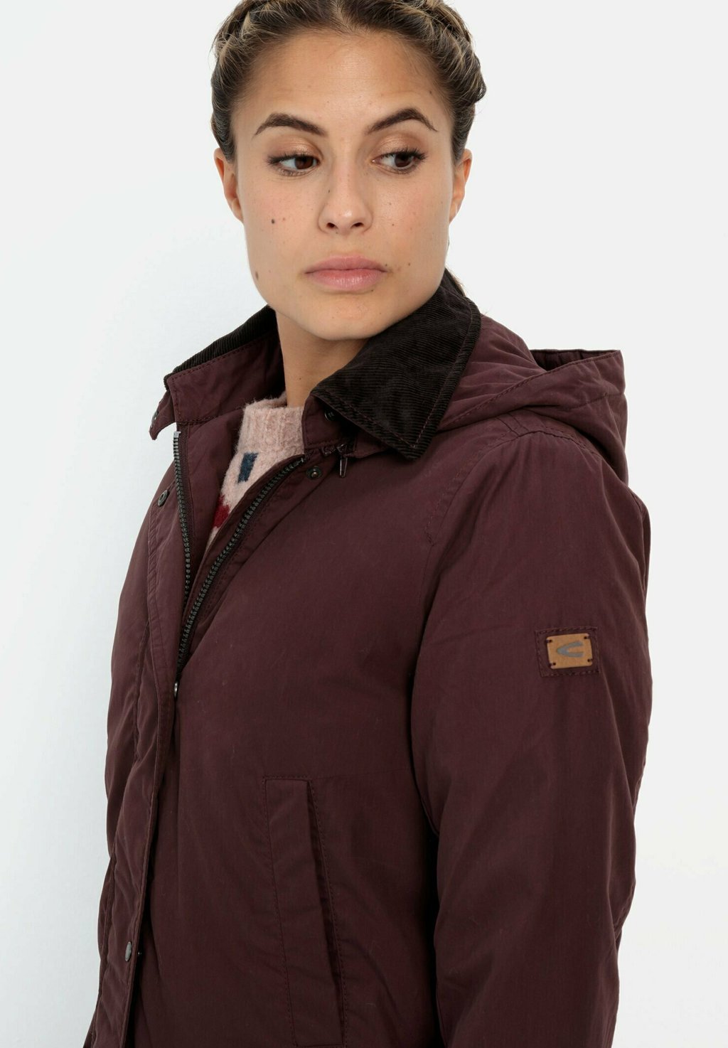 

Зимнее пальто WACHS MIT ABNEHMBARER KAPUZE camel active, красный
