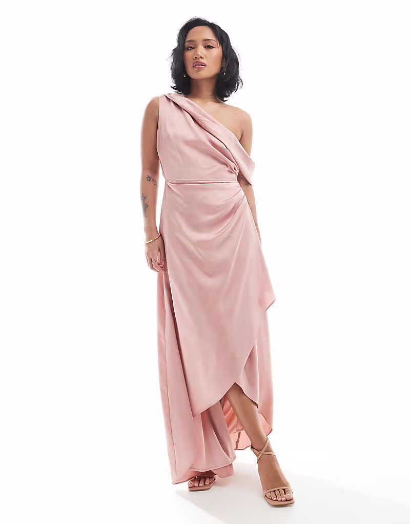

Платье макси-платье TFNC Petite Bridesmaid из атласа со спущенными плечами и юбкой-халатом в тускло-розовом цвете
