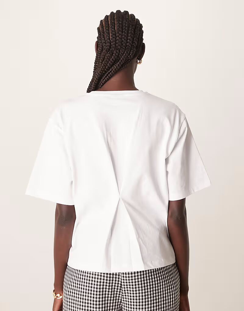 

Футболка свободного кроя ASOS DESIGN со складками сзади белого цвета