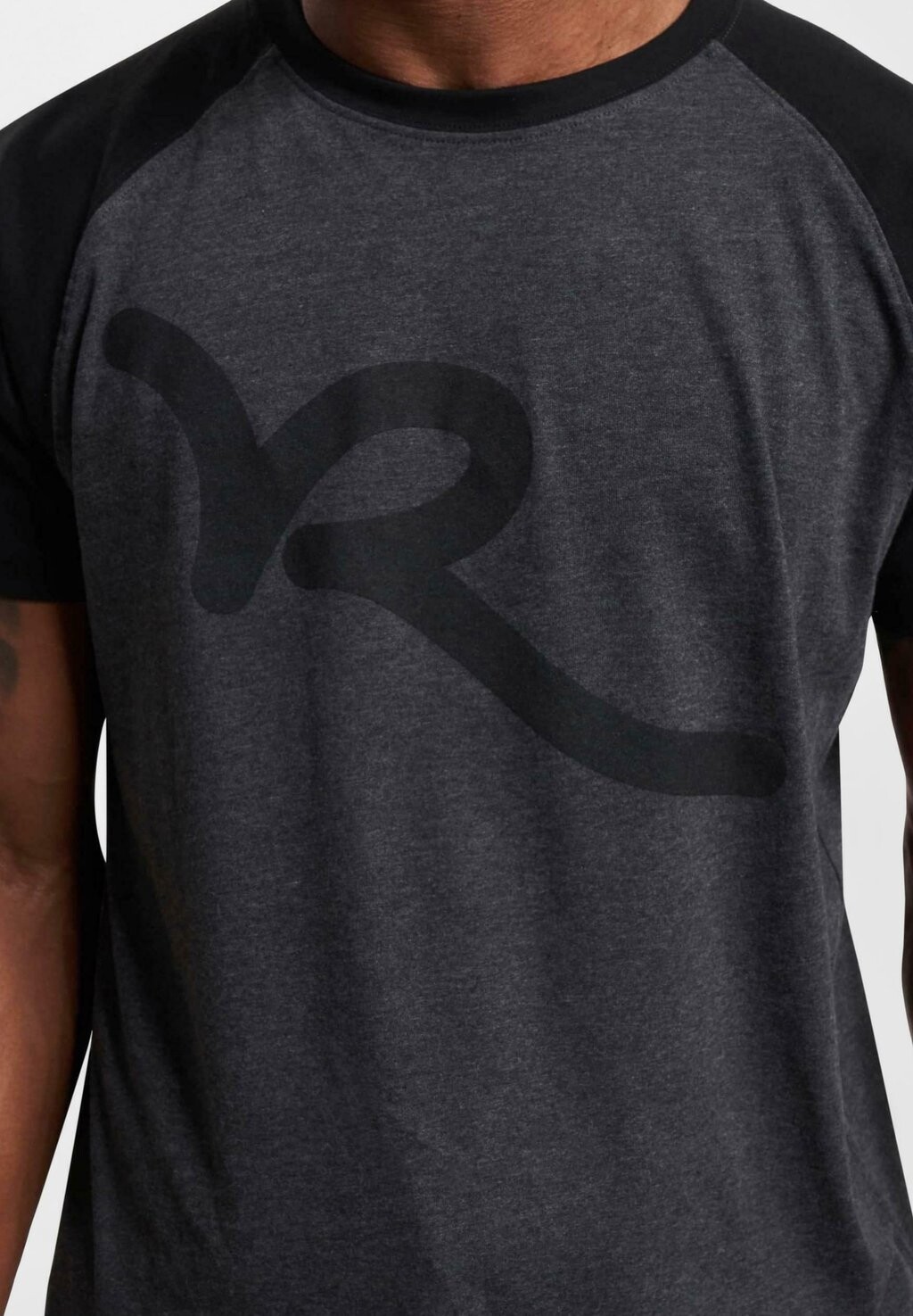 

Футболка с принтом Rocawear, антрацит