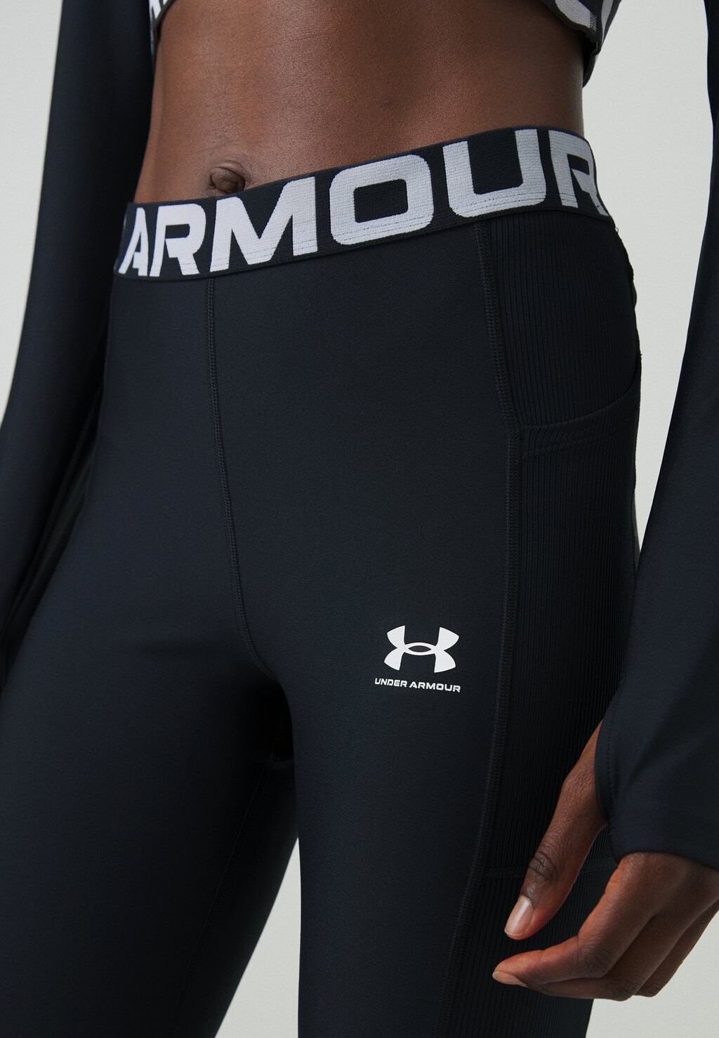 

Тайтсы HEATGEAR LEGGING Under Armour, черный