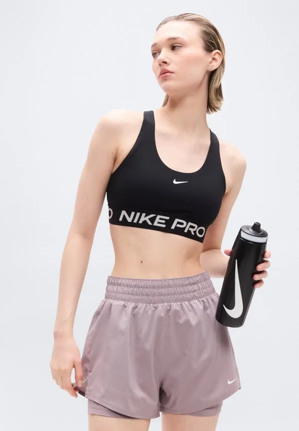 365 бюстгальтер, спортивный бюстгальтер средней поддержки Nike Performance, Black/White — фото 4