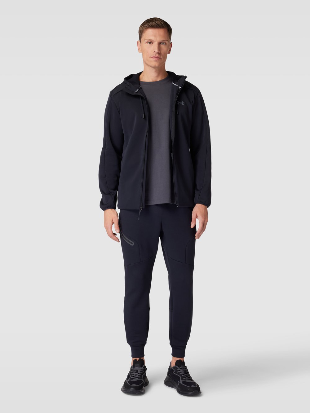 

Толстовка с этикеткой Under Armour, черный