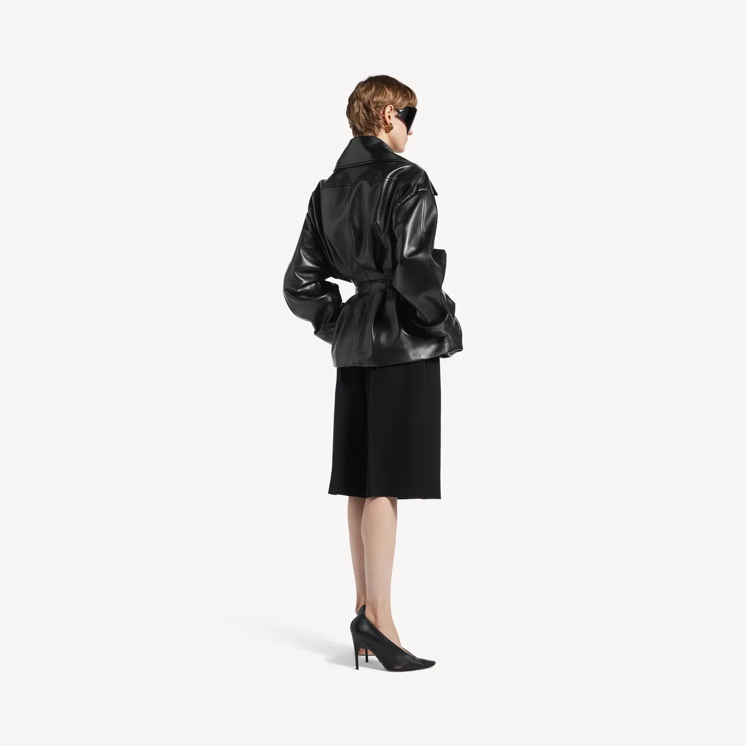 Женский короткий тренч со складками черного цвета BALENCIAGA, черный — фото 4