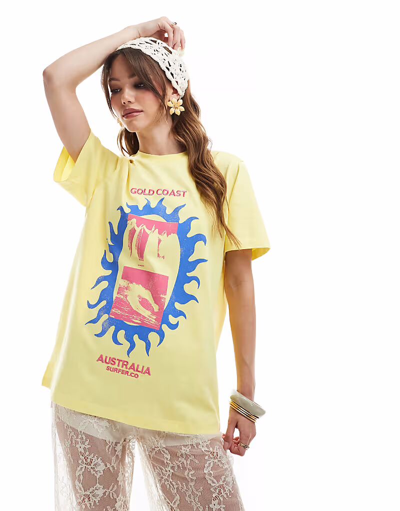 

Футболка ASOS DESIGN прямого кроя с вышитым принтом Gold Coast желтого цвета