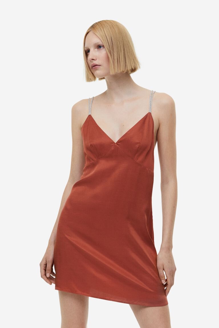 

Атласное платье с бретелями со стразами H&M