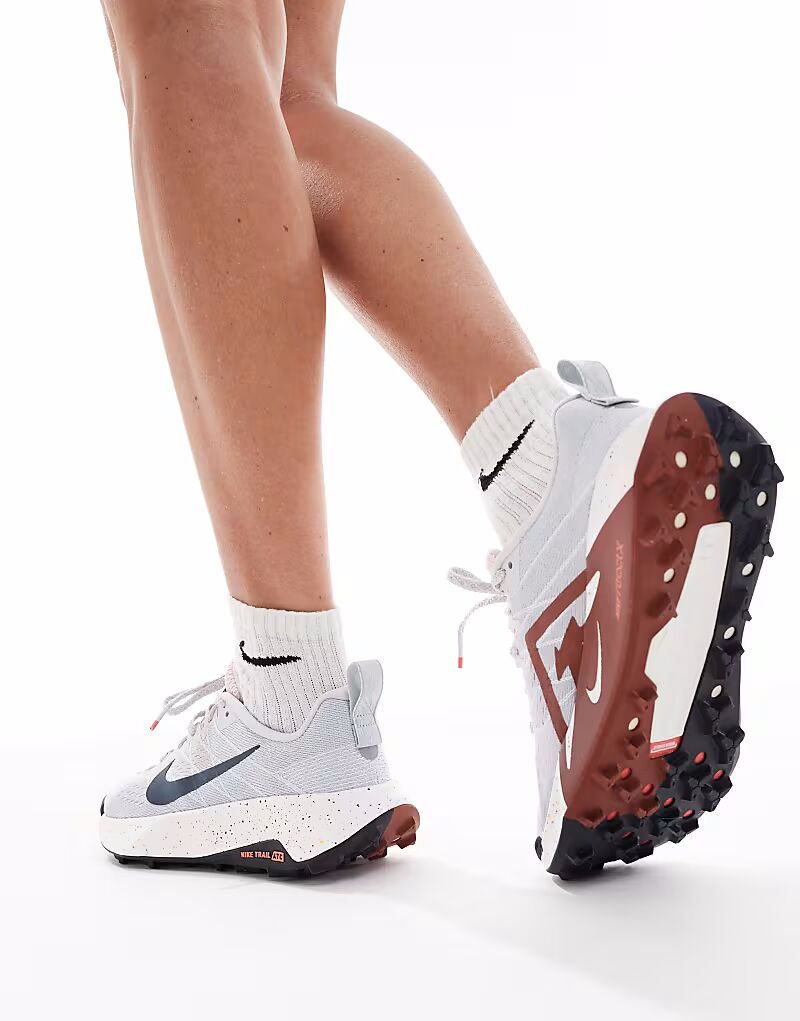 Кроссовки Nike Running ReactX Wildhorse серого и белого цвета — фото 2
