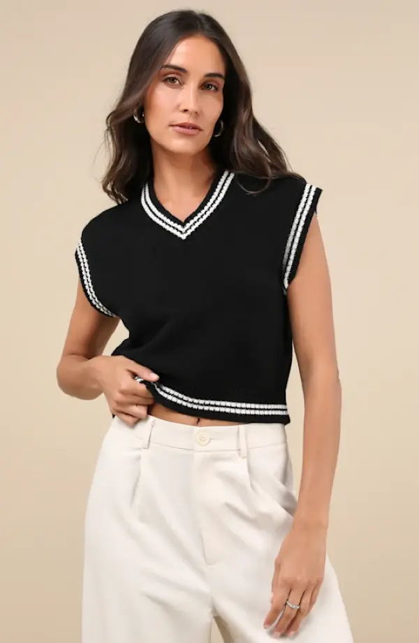 

ASTR the Label Kirby Черный укороченный жилет-свитер с V-образным вырезом Размер L