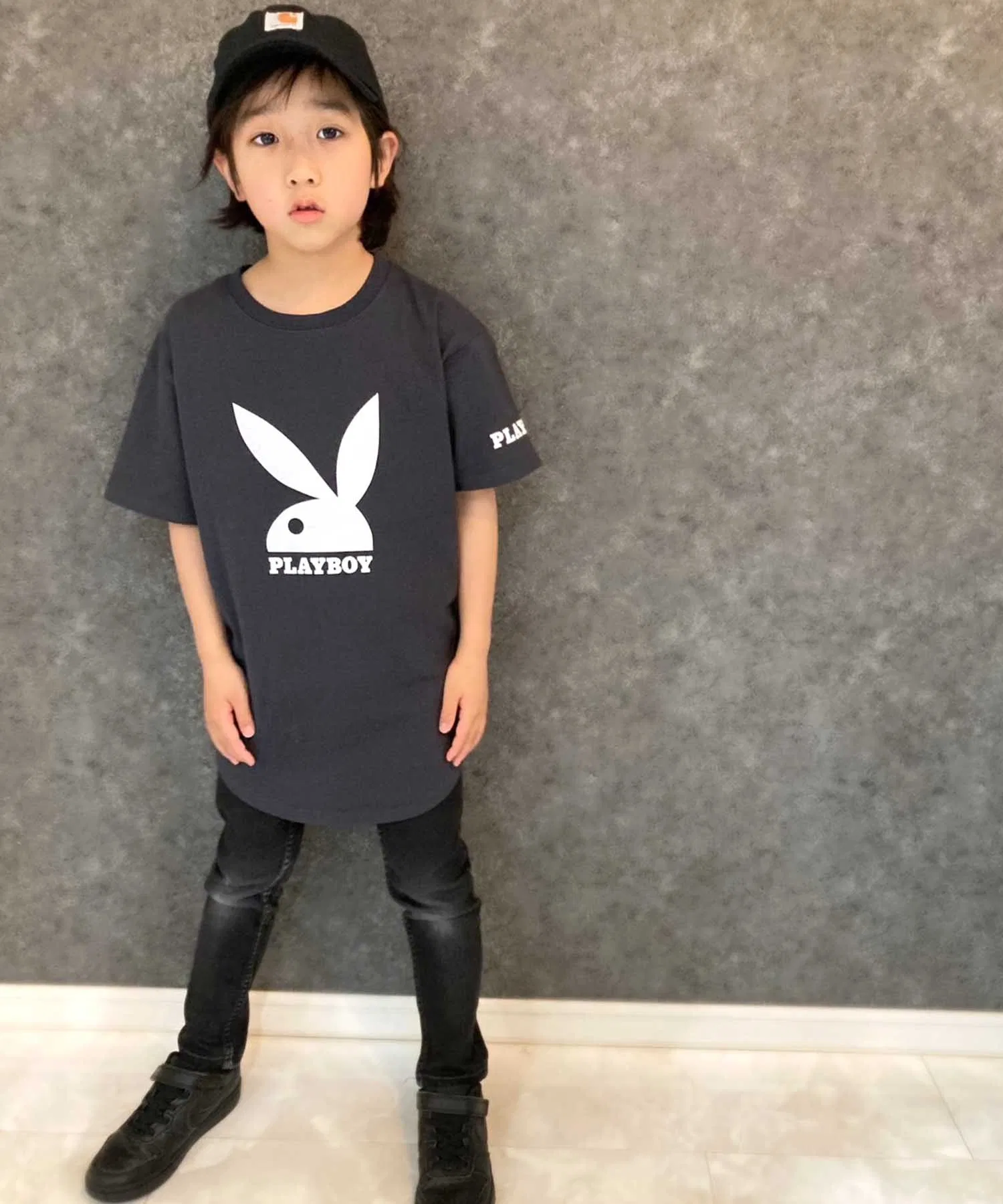 Детская футболка PLAYBOY с логотипом THE CASUAL серая