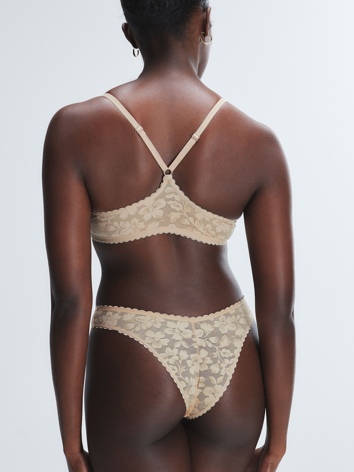 

Бразильские трусики Savage X Fenty Lavish Lace, цвет Honey Nude