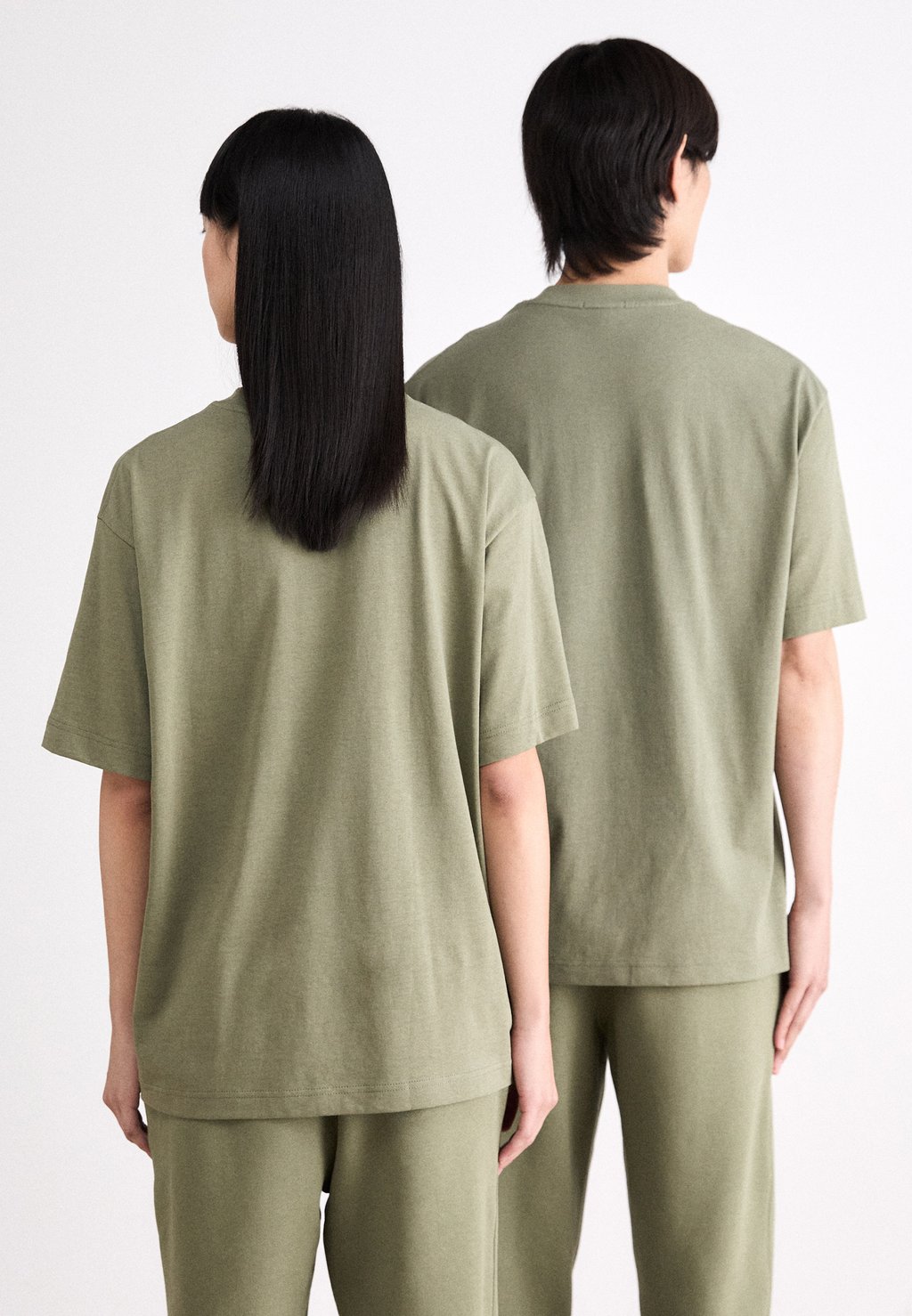 

Базовая футболка UNISEX Lacoste, хаки