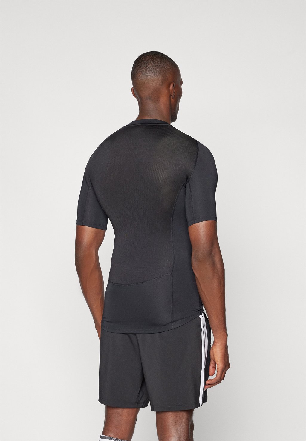 

Спортивная футболка TECHFIT SHORT SLEEVE adidas Performance, черный