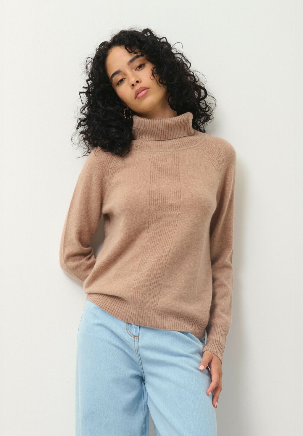 

Джемпер DOLCE TURTLENECK Authentic Cashmere, коричневый