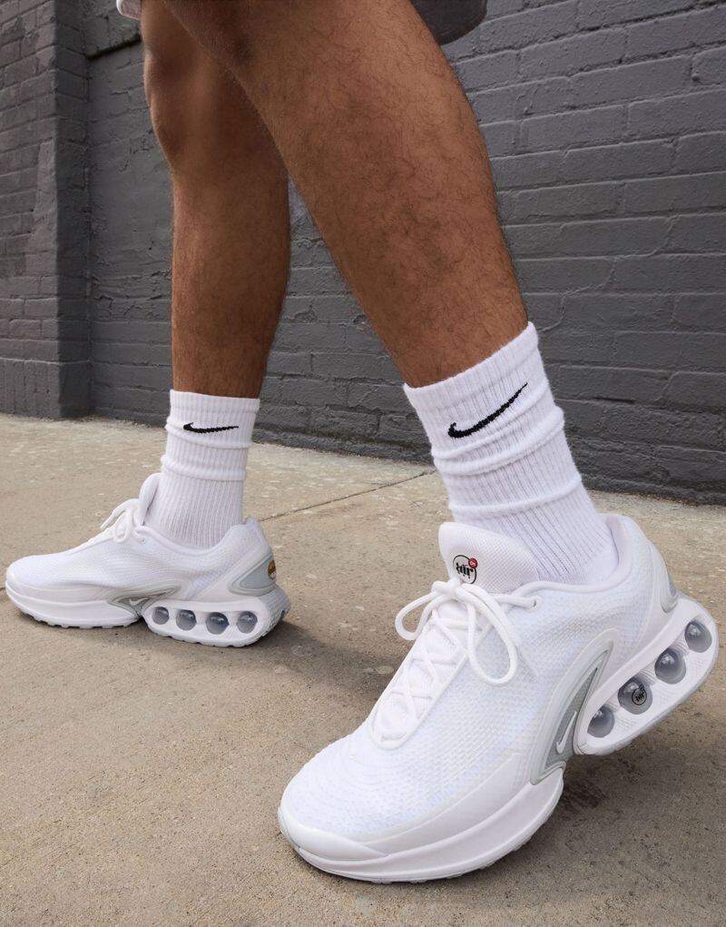 

Бело-серебристые кроссовки Nike Air Max DN