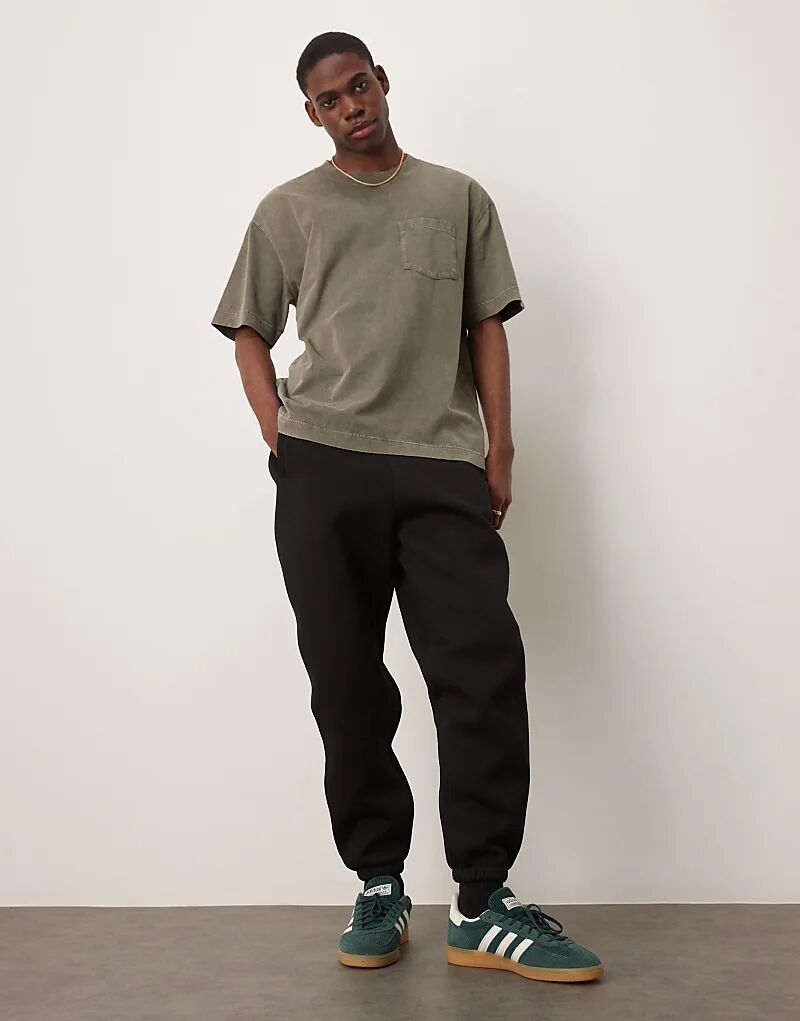 

Зауженные спортивные брюки ASOS DESIGN черного цвета