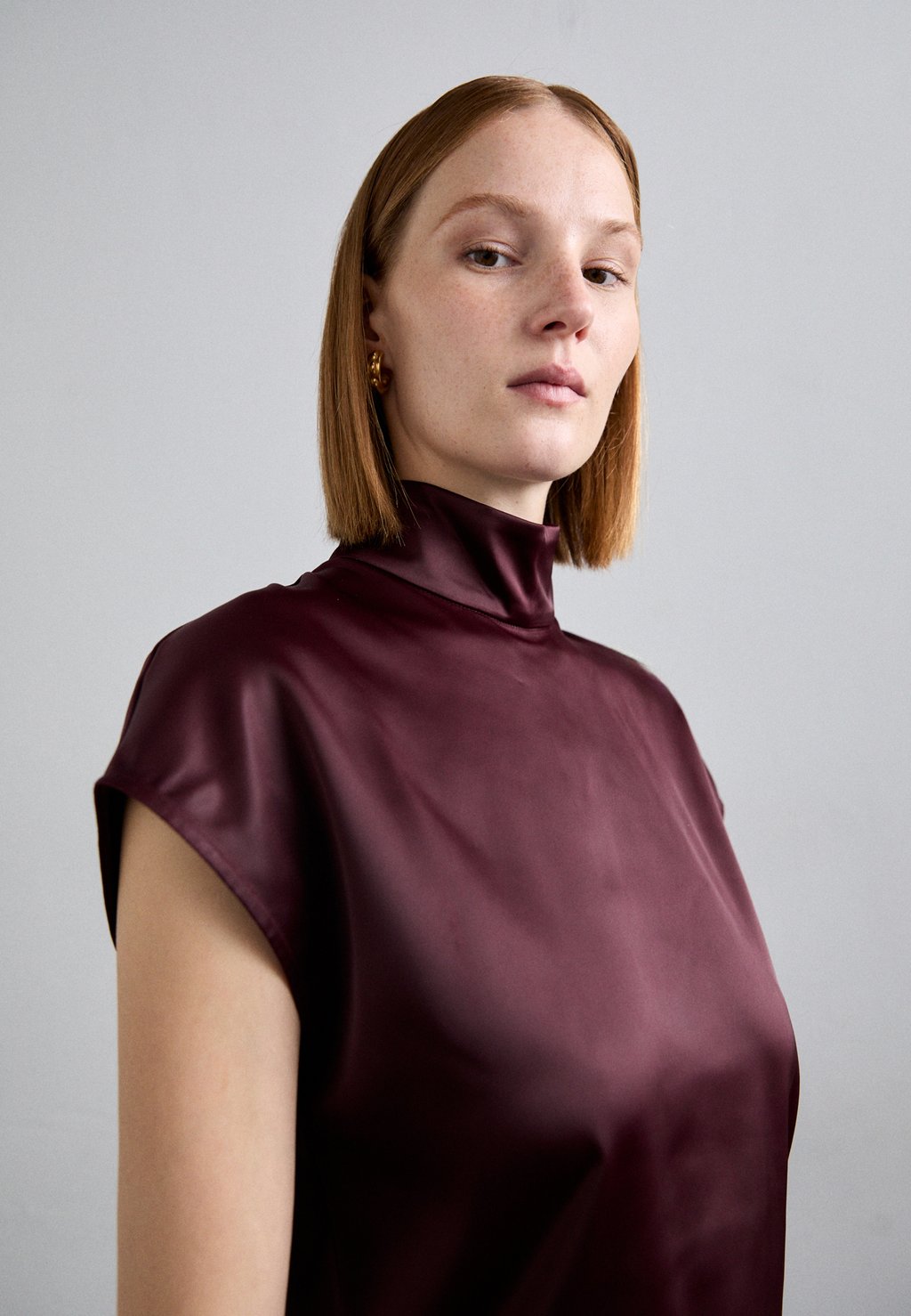 

Базовая футболка FLORA SHORT SLEEVED AERON, бордовый