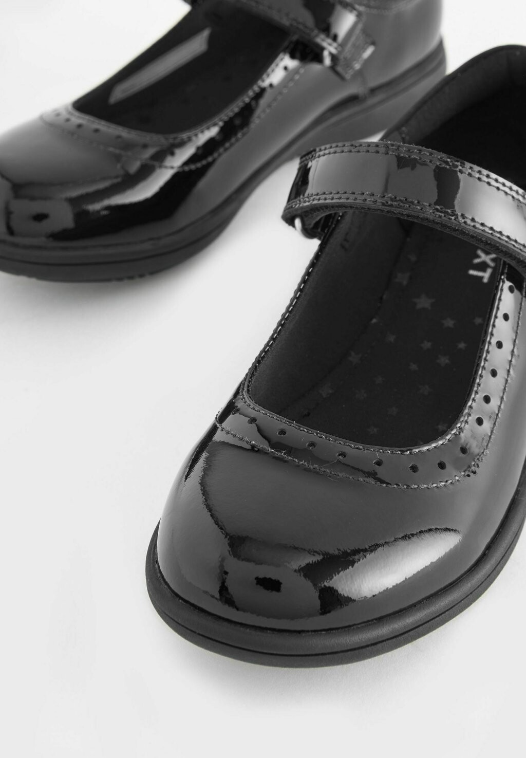 Балетки SCHOOL LEATHER BROGUE DETAIL MARY JANE SHOESFIT (F) Next, цвет black patent — фото 3