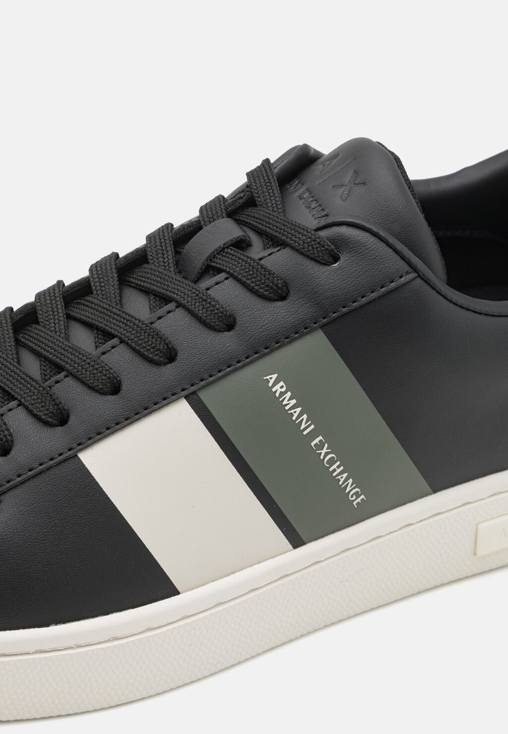 

Кроссовки на шнуровке LONDON Armani Exchange, черный