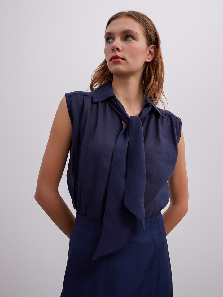 

Блузка BGN, темно-синий