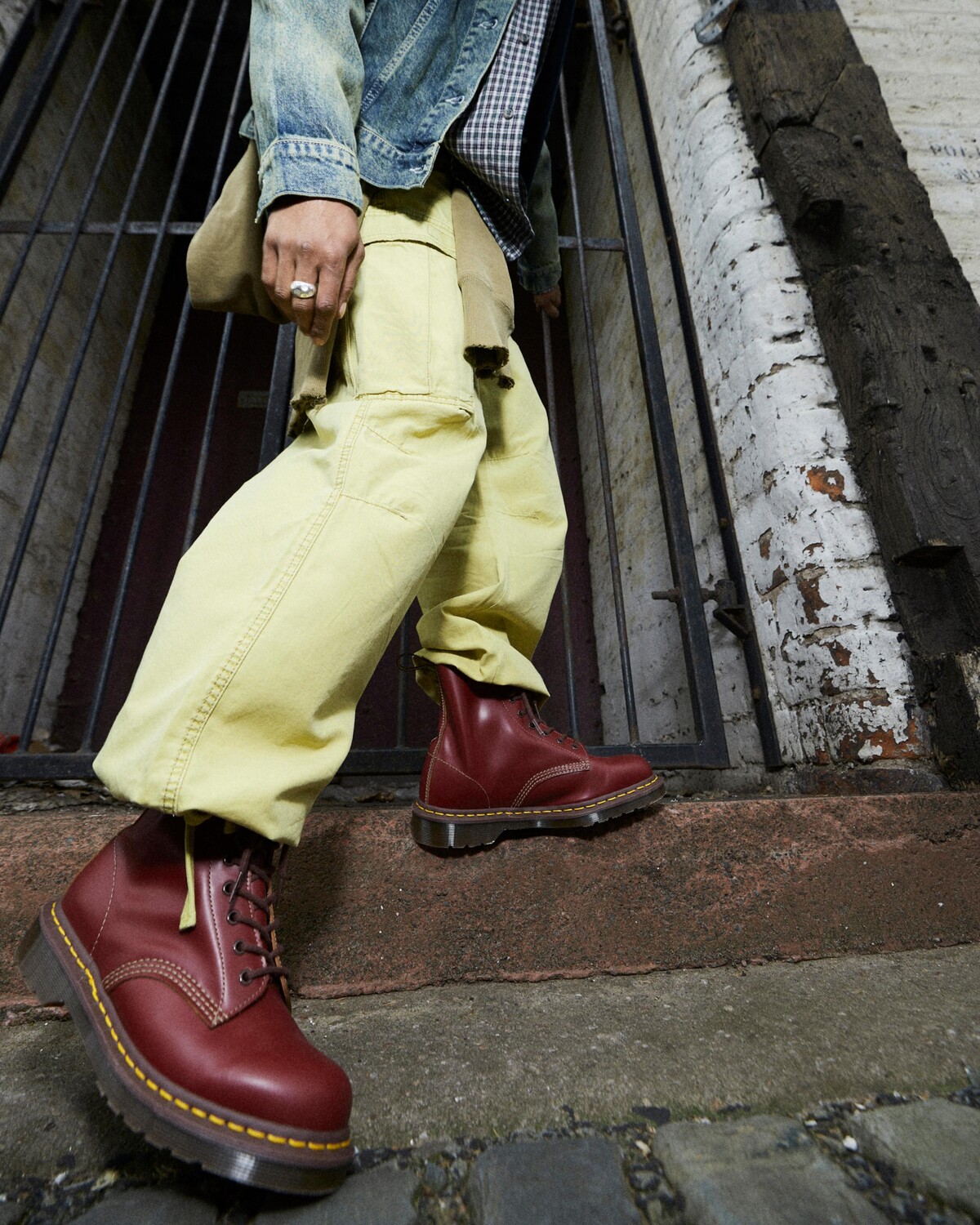 Ботинки мужские Dr. Martens 1460 винтажные на шнуровке, красный — фото 3
