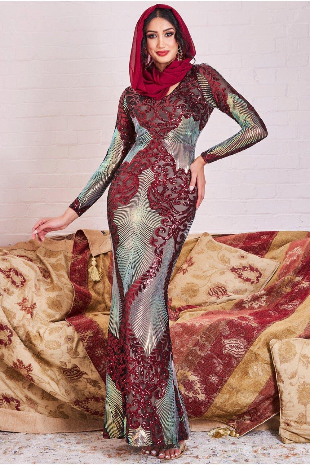 

Платье макси с контрастными пайетками Modesty Goddiva, красный