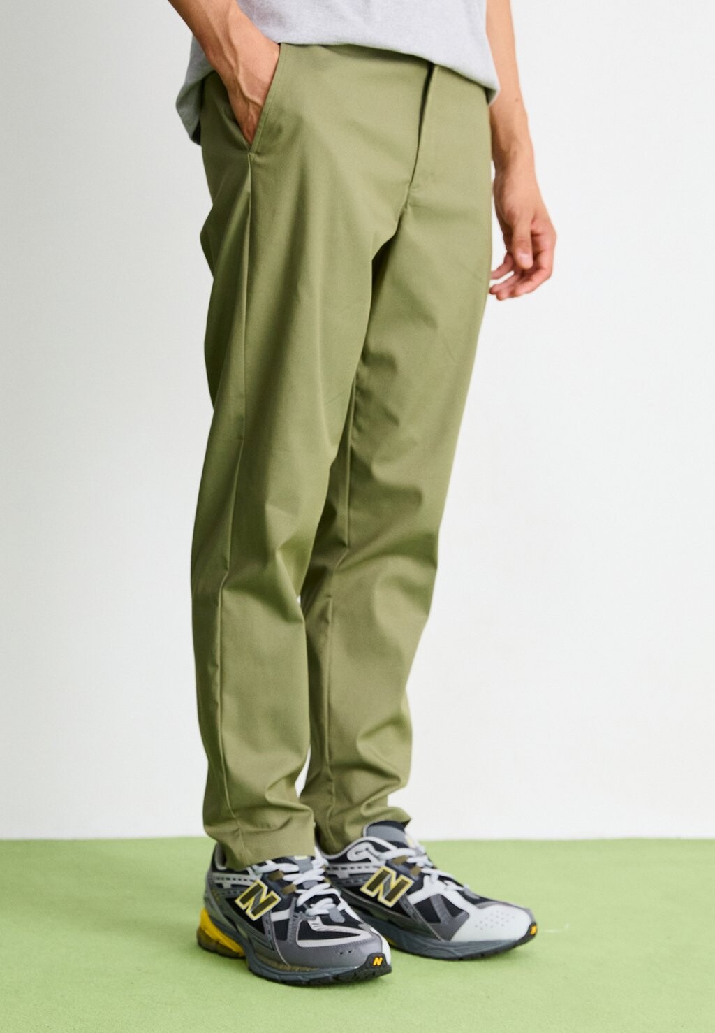 

Брюки ATHLETICS STANDARD PANT New Balance, оливково-зеленый
