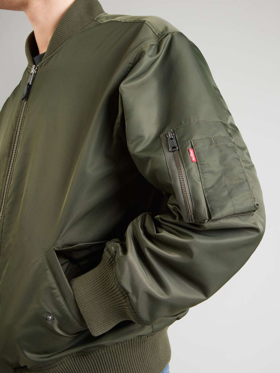 LEVI'S  Куртка межсезонная 'Bomber Jacket' в цвете Olive — фото 2
