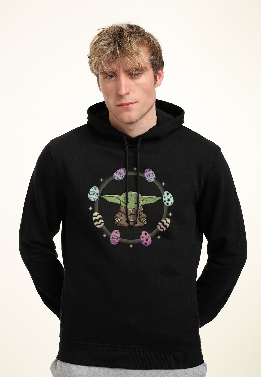 

Толстовка с капюшоном STAR WARS: THE MANDALORIAN EGGING AROUND Star Wars, черный