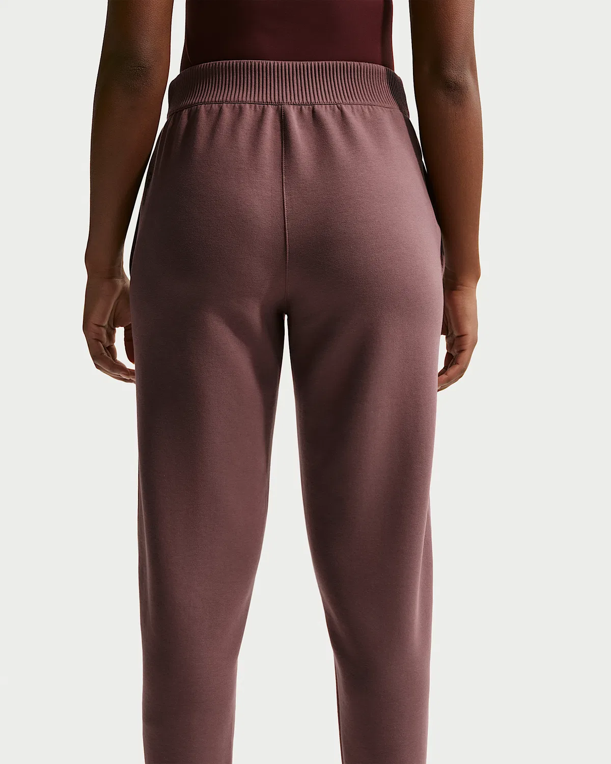 Женские джоггеры Nike 24.7 ImpossiblySoft Dri-FIT со средней посадкой, Tattoo/Burgundy Crush — фото 3