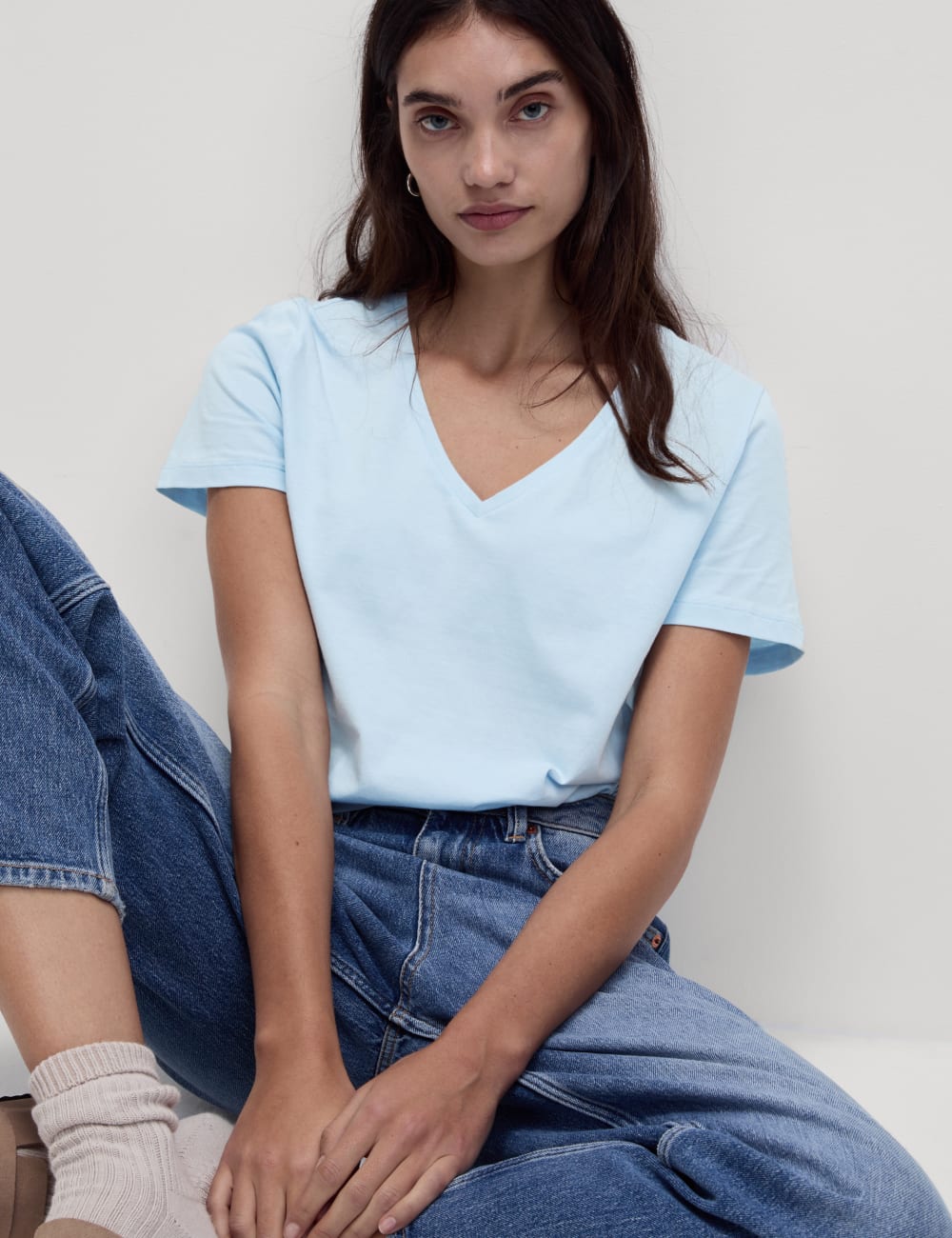 

Футболка из чистого хлопка с V-образным вырезом Marks & Spencer, цвет Ice blue